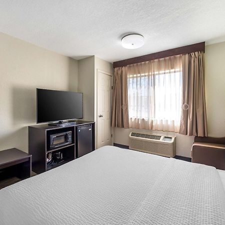 Sleep Inn & Suites Salina I-135 Εξωτερικό φωτογραφία